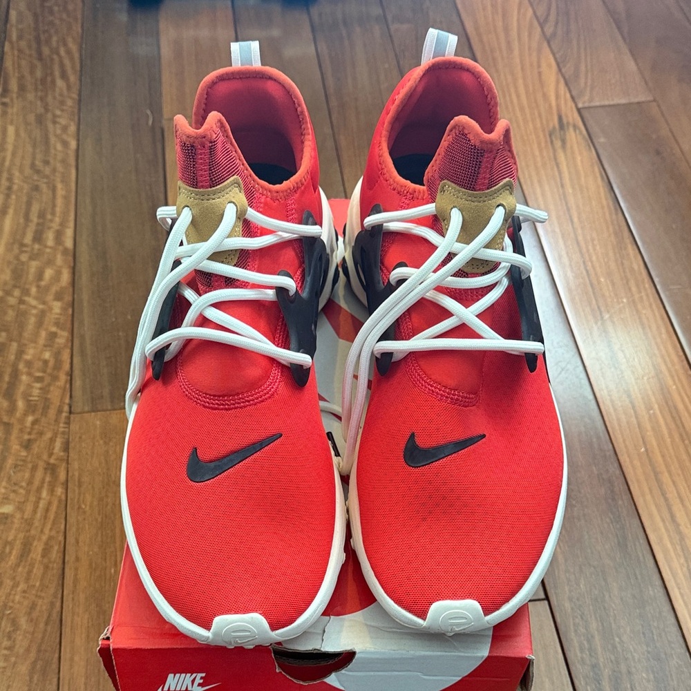 Nike Men’s Red and Black Sneakers